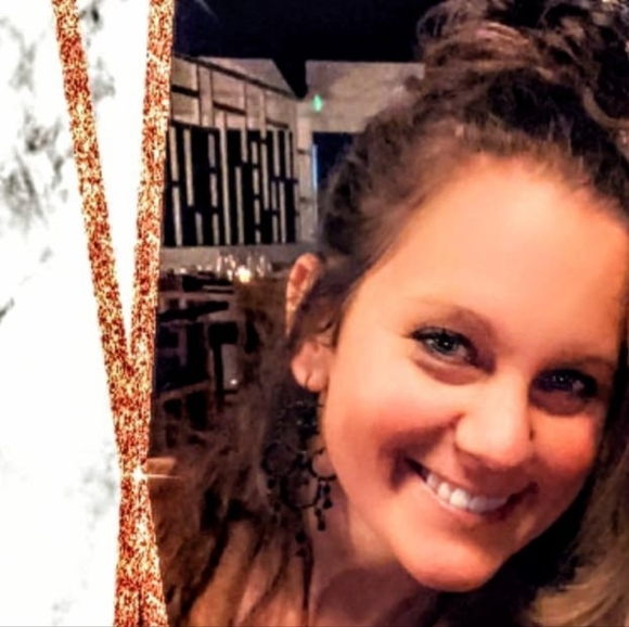 Meet your 5🌟 Posh Ambassador, Jennifer! - Picture 2 of 5